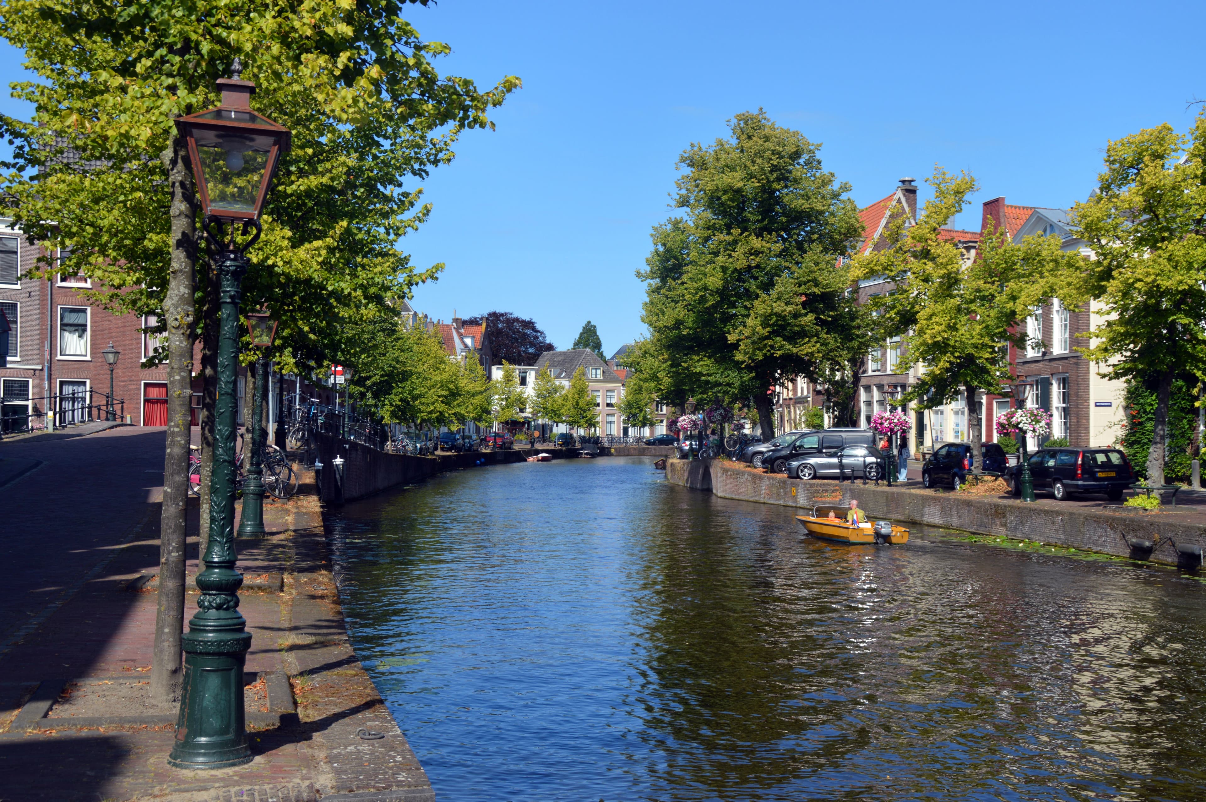Leiden stadsaanzicht — escorts, parenclubs en massage reviews